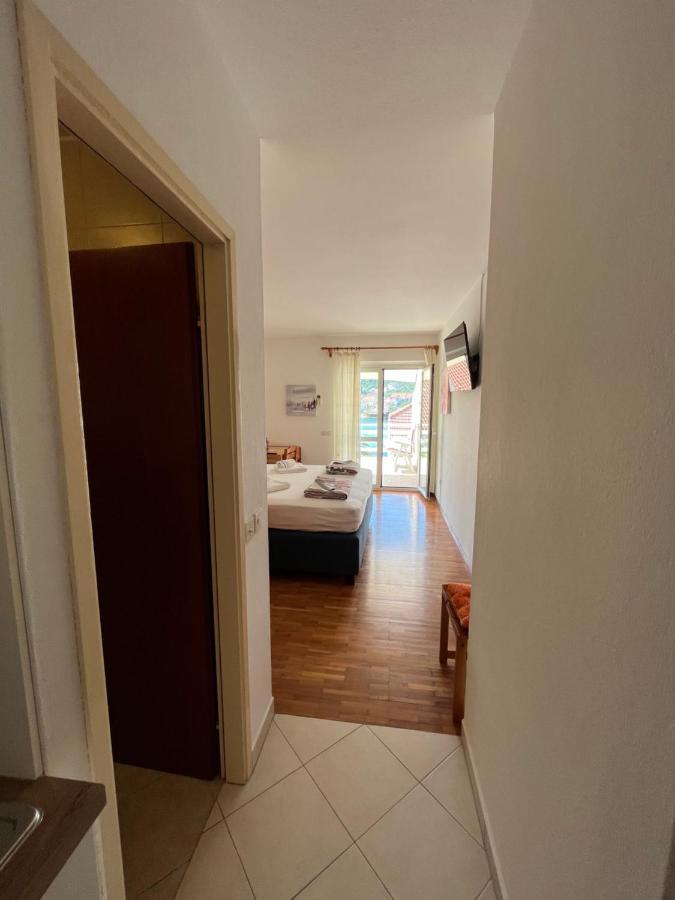 Apartments Suda ลุมบาร์ดา ภายนอก รูปภาพ