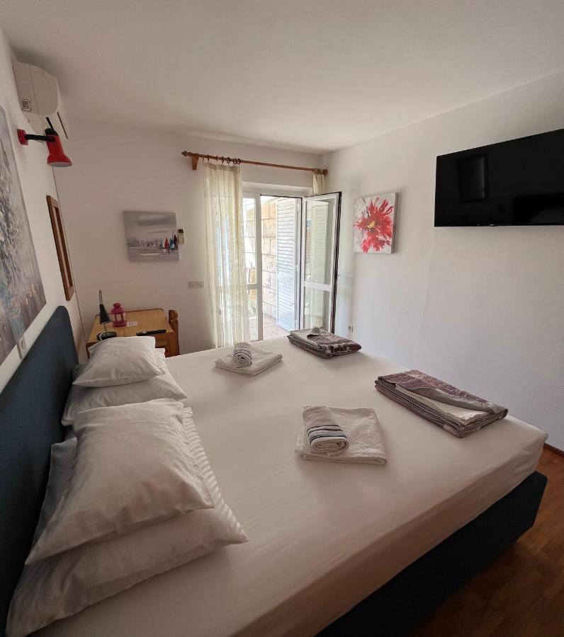 Apartments Suda ลุมบาร์ดา ภายนอก รูปภาพ