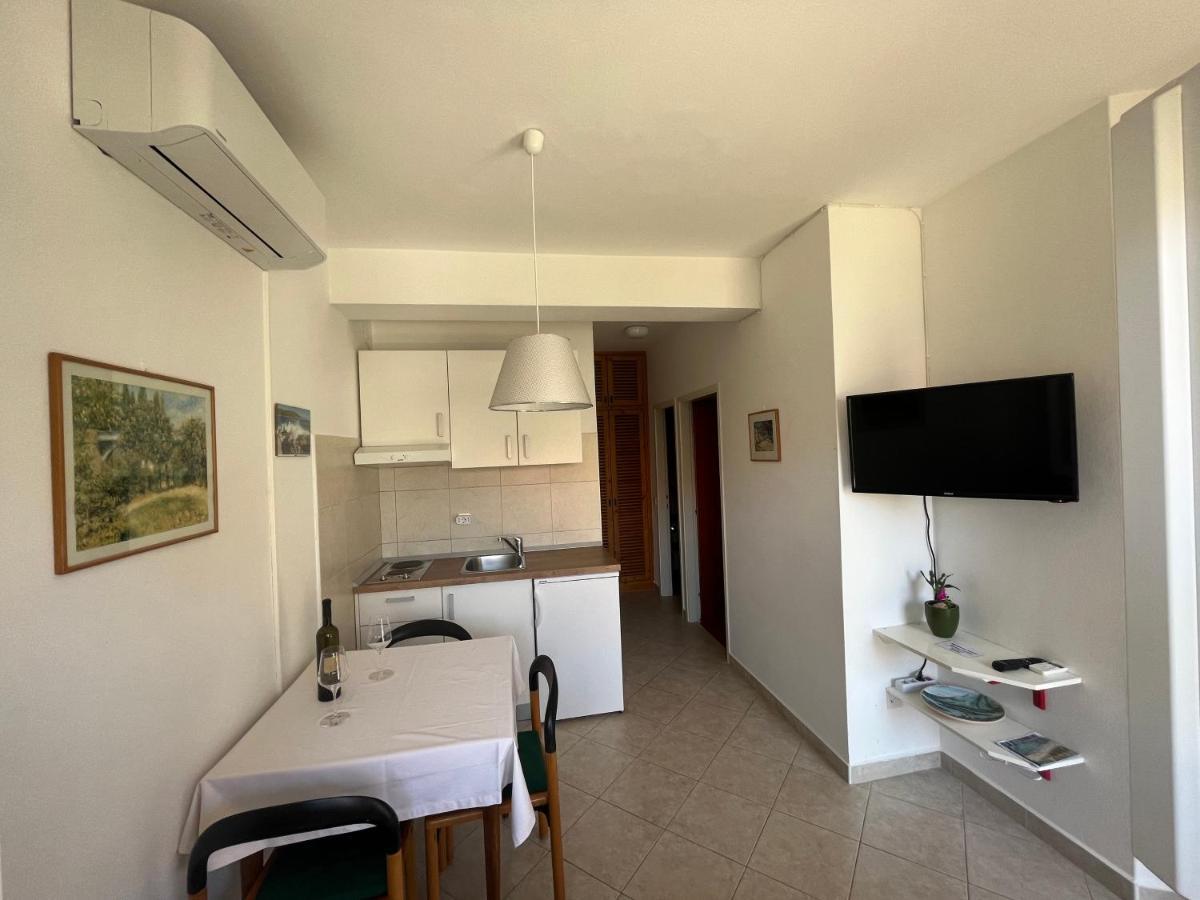 Apartments Suda ลุมบาร์ดา ภายนอก รูปภาพ