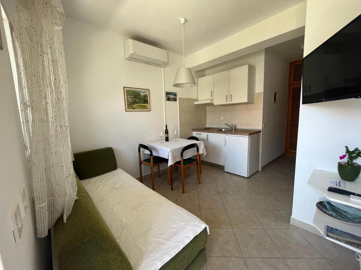 Apartments Suda ลุมบาร์ดา ภายนอก รูปภาพ